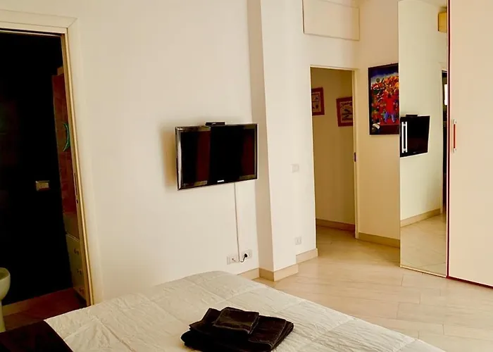 Entire Flat At Last Floor In Piazza Bologna Апартаменты *