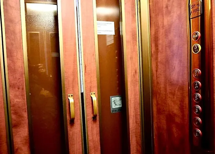 Апартаменты Entire Flat At Last Floor In Piazza Bologna *
