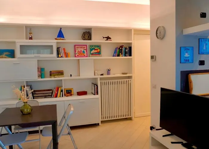 Entire Flat At Last Floor In Piazza Bologna Апартаменты *