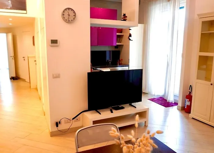 Entire Flat At Last Floor In Piazza Bologna Апартаменты *