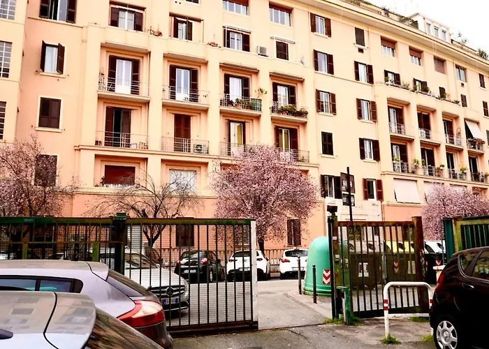 Апартаменты Entire Flat At Last Floor In Piazza Bologna *
